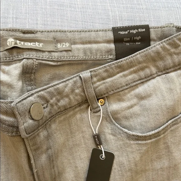 Tractr Women's Gray Cropped shorts - Picture 2 of 7